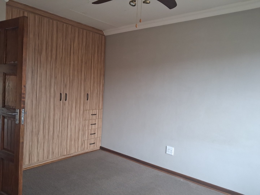 To Let 3 Bedroom Property for Rent in Hillside Free State